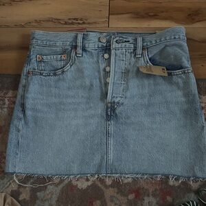 Levi's Classic Blue Denim Skirt size 27